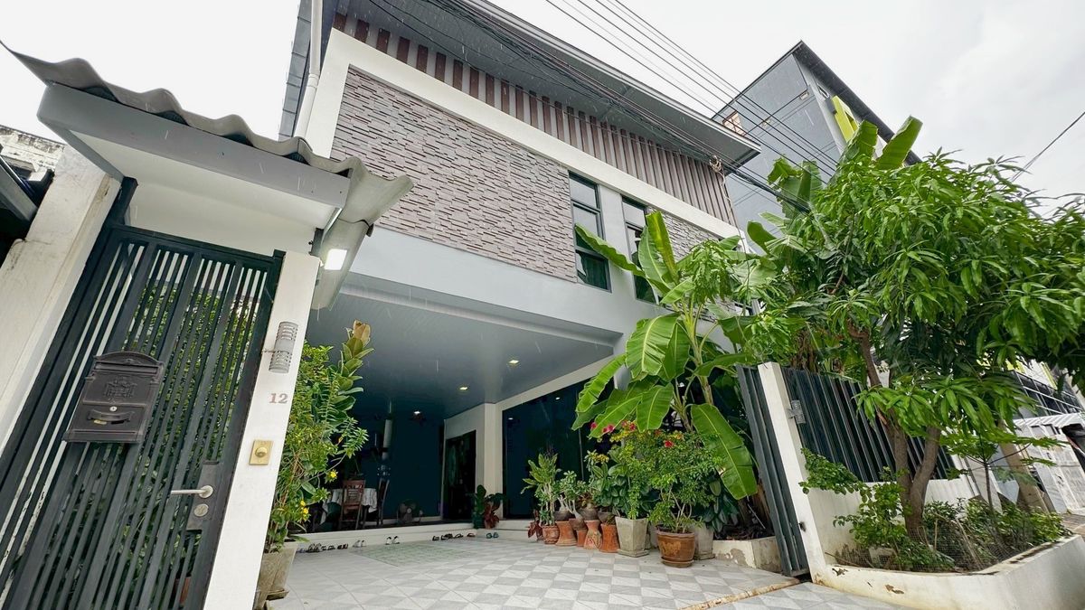 ขายบ้านพัฒนาการ ศรีนครินทร์ : 🏡 ขายบ้านเดี่ยว พัฒนาการ 46 – ห่างปากซอยเพียง 150 เมตร ใกล้ทางด่วนและรถไฟฟ้าสายสีเหลือง