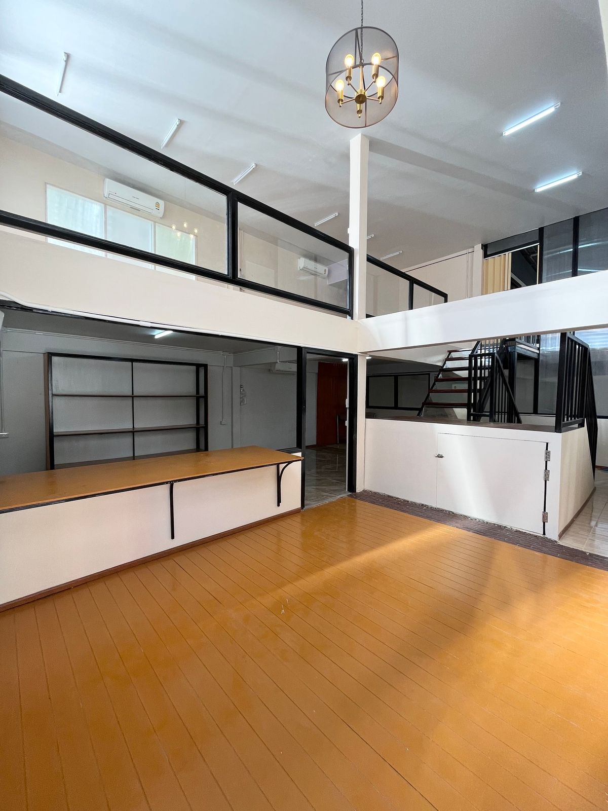 ให้เช่าโกดังรัชดา ห้วยขวาง : ให้เช่าโกดัง โซนรัชดาภิเษก ใกล้เซ็นทรัล พระราม 9 เพียง 4 นาที