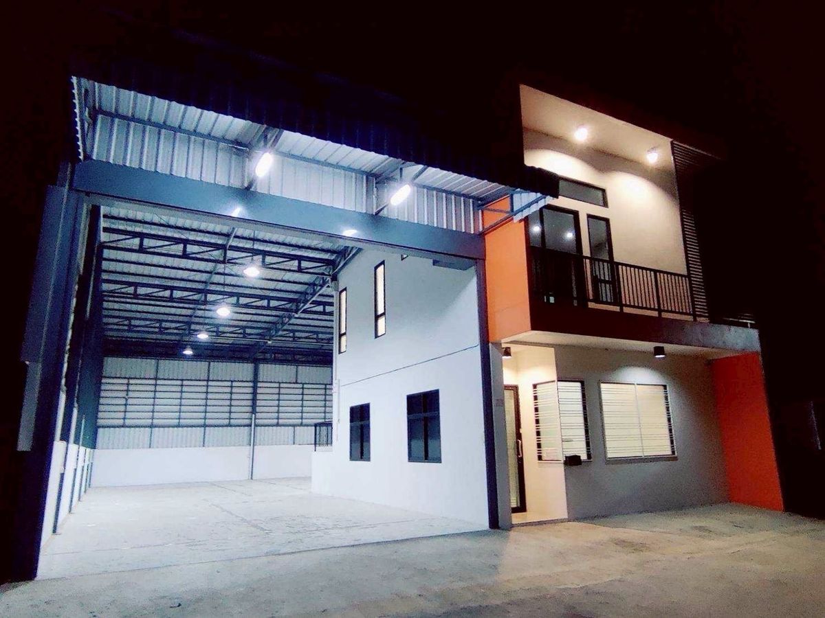 For RentWarehousePathum Thani,Rangsit, Thammasat : Warehouse for rent, Lam Luk Ka, Khlong 4, total usable area 400 sq m., has a 2-story office, size 175 sq m., usable area in the warehouse 220 sq m., fenced around the edge. You can do a factory in the purple area.