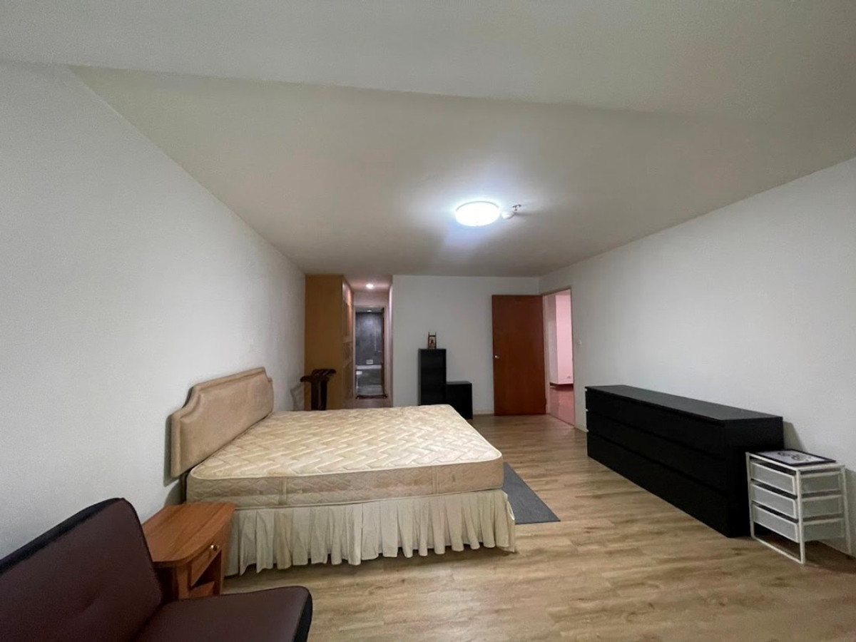 For RentCondoSathorn, Narathiwat : Baฟn Pruksa Siri Suanplu Condo, 2nd floor, 138 sqm, 3 bedrooms, 3 bathrooms ready to move in