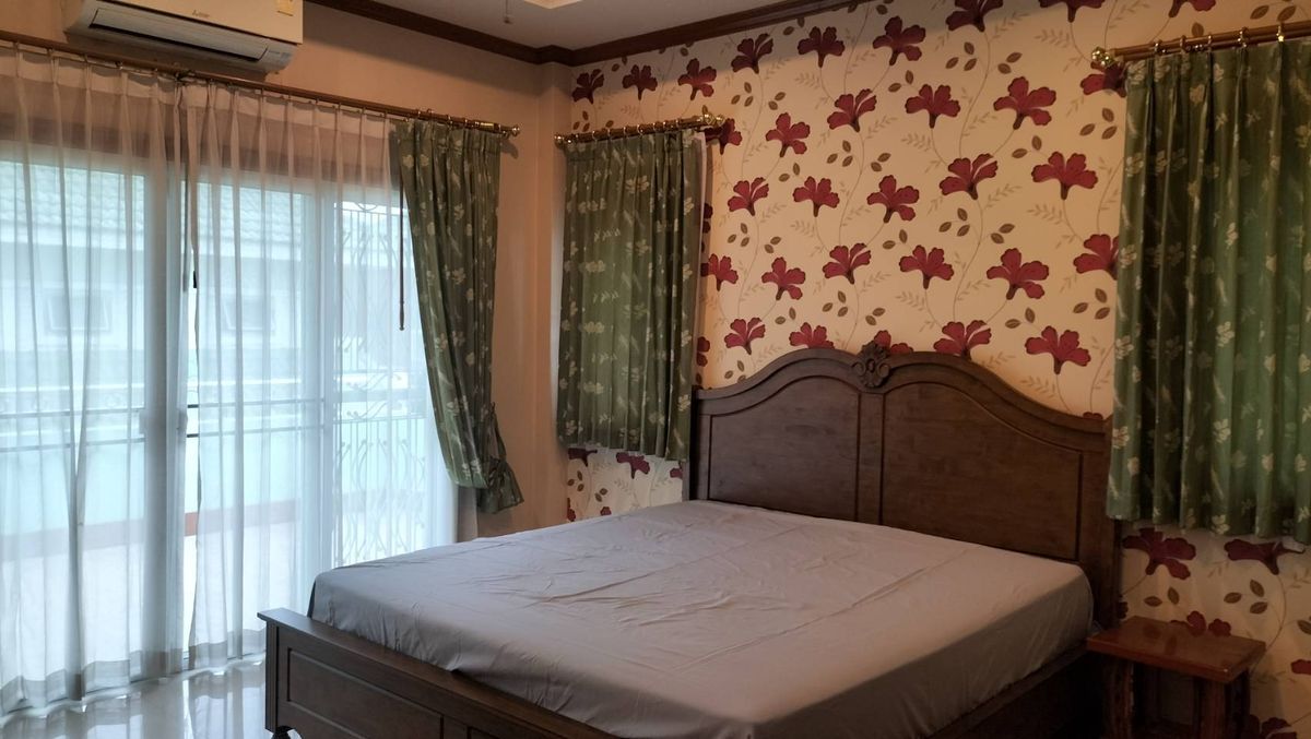 For RentHousePattaya, Bangsaen, Chonburi : House for rent, 5 bedrooms, 7 bathrooms, with pool, in Chalita Village 1, ready to move in (S03-2112)