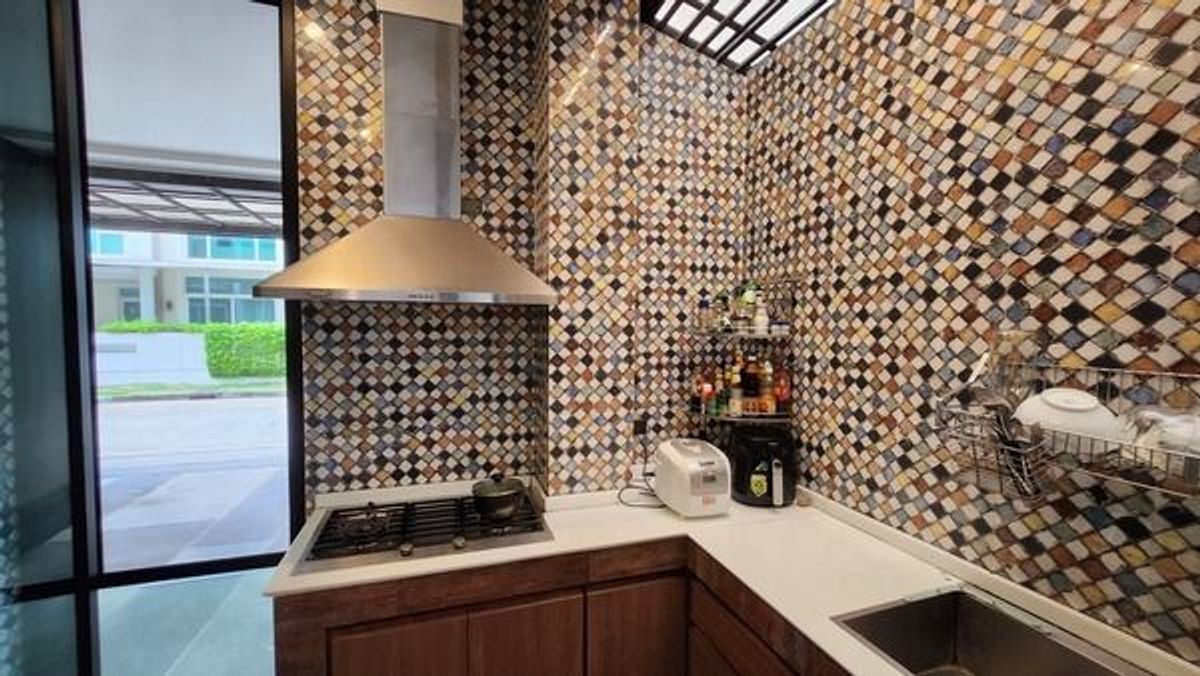 For SaleHouseNawamin, Ramindra : After the corner 94.9 sq. 6 beds, 7 water houses, 3-storey house, Casa Legend Kaset-Nawamin