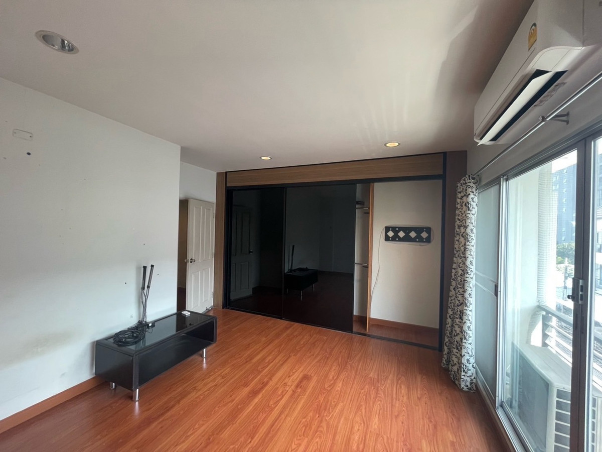 For RentTownhomeEakachai, Bang Bon : House for rent, Klang Muang, Sathorn, Taksin, near BTS Wutthakat, The Mall Tha Phra.