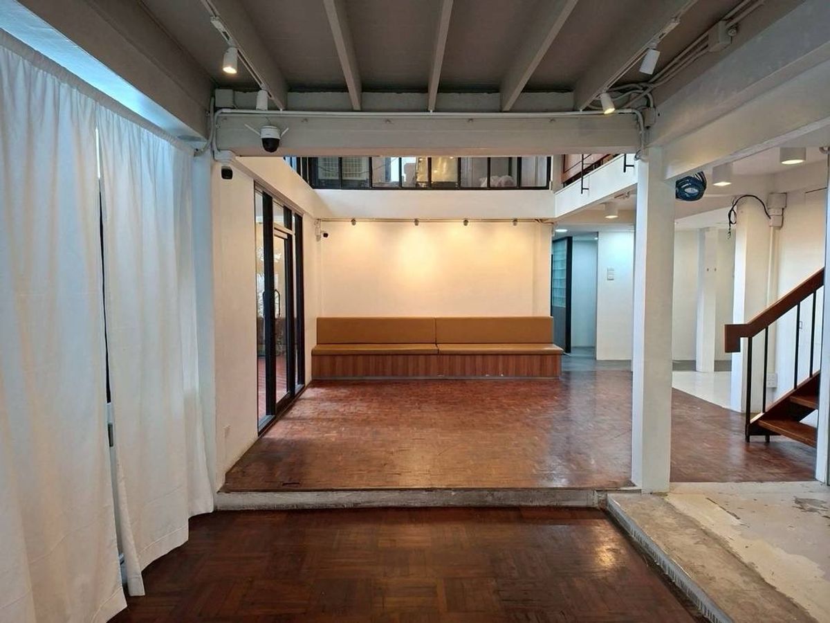 ให้เช่าร้านค้า/ตลาดนัดสาทร นราธิวาส : BTS ช่องนนทรี พื้นที่เช่า 2 ชั้น 170 ตร.ม. สาทร - สีลม - ช่องนนทรี มีที่จอดรถใกล้เคียง | BTS Chong Nonsi with Commercial Space 2-Storeys is sizing 170 sq.m., for Businesses at Sathorn - Silom - Chong Nonsi with Parking Services Around Area