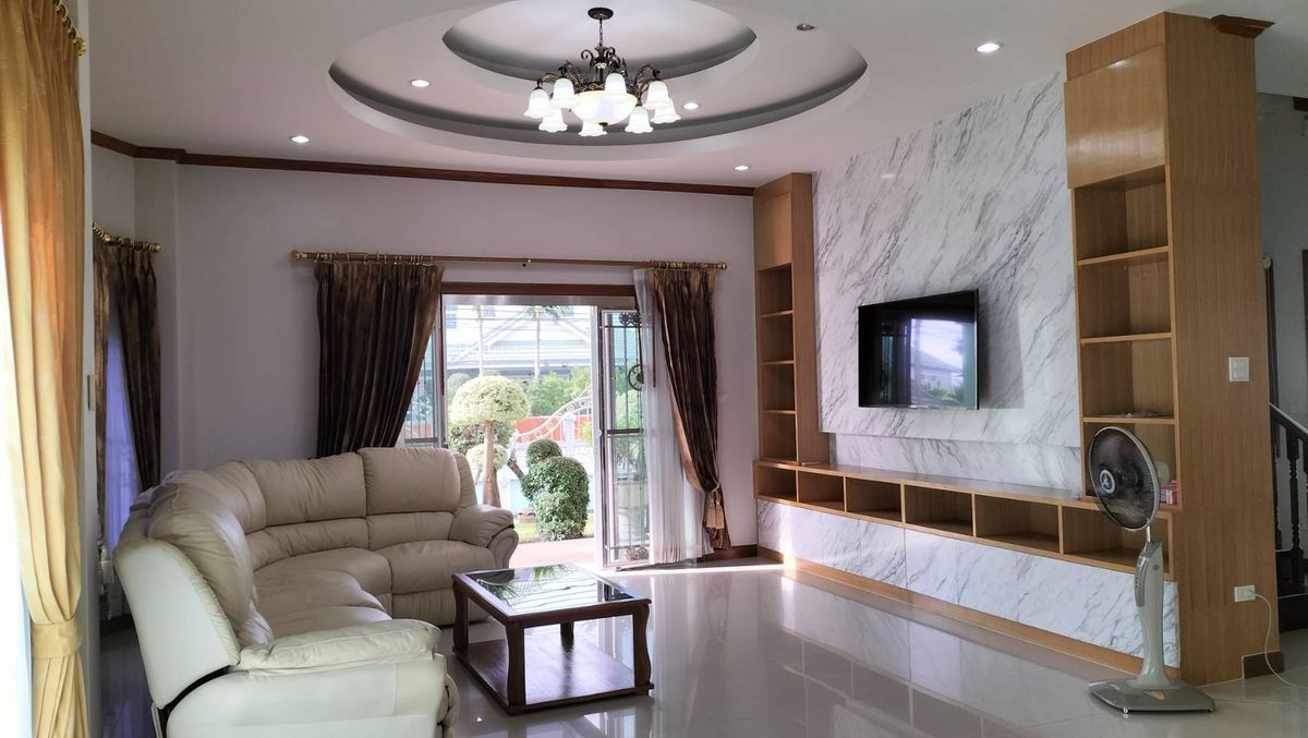 For RentHousePattaya, Bangsaen, Chonburi : House for rent, 5 bedrooms, 7 bathrooms, with pool, in Chalita Village 1, ready to move in (S03-2112)