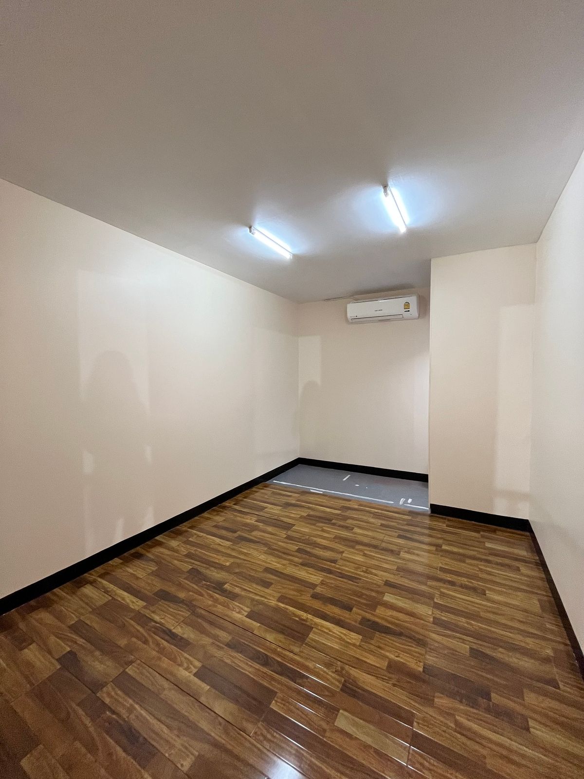 ให้เช่าโกดังรัชดา ห้วยขวาง : ให้เช่าโกดัง โซนรัชดาภิเษก ใกล้เซ็นทรัล พระราม 9 เพียง 4 นาที