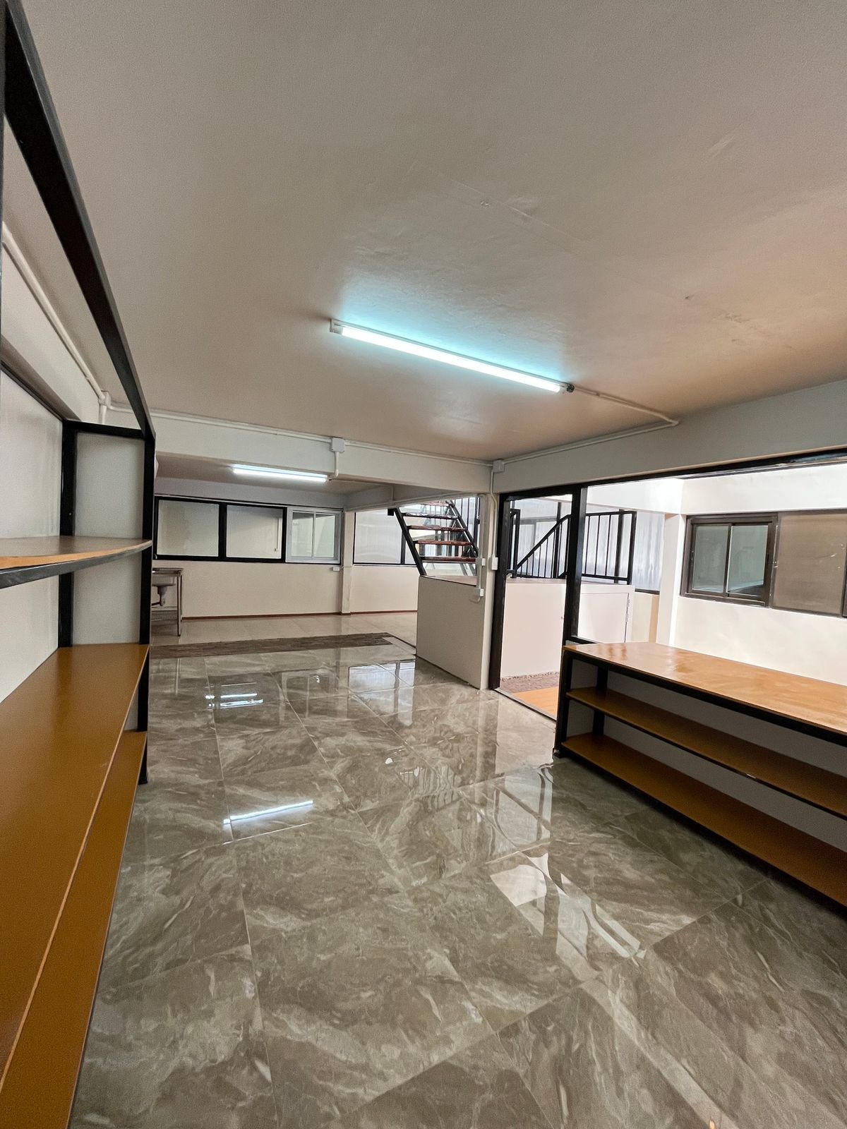 ให้เช่าโกดังรัชดา ห้วยขวาง : ให้เช่าโกดัง โซนรัชดาภิเษก ใกล้เซ็นทรัล พระราม 9 เพียง 4 นาที