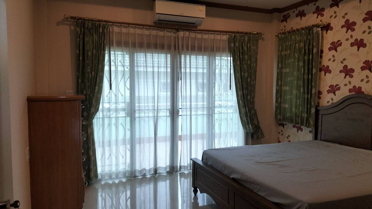 For RentHousePattaya, Bangsaen, Chonburi : House for rent, 5 bedrooms, 7 bathrooms, with pool, in Chalita Village 1, ready to move in (S03-2112)