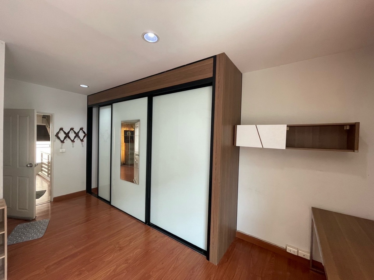 For RentTownhomeEakachai, Bang Bon : House for rent, Klang Muang, Sathorn, Taksin, near BTS Wutthakat, The Mall Tha Phra.