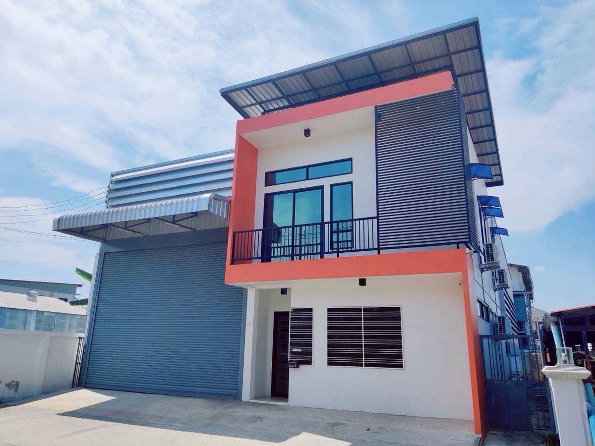 For RentWarehousePathum Thani,Rangsit, Thammasat : Warehouse for rent, Lam Luk Ka, Khlong 4, total usable area 400 sq m., has a 2-story office, size 175 sq m., usable area in the warehouse 220 sq m., fenced around the edge. You can do a factory in the purple area.