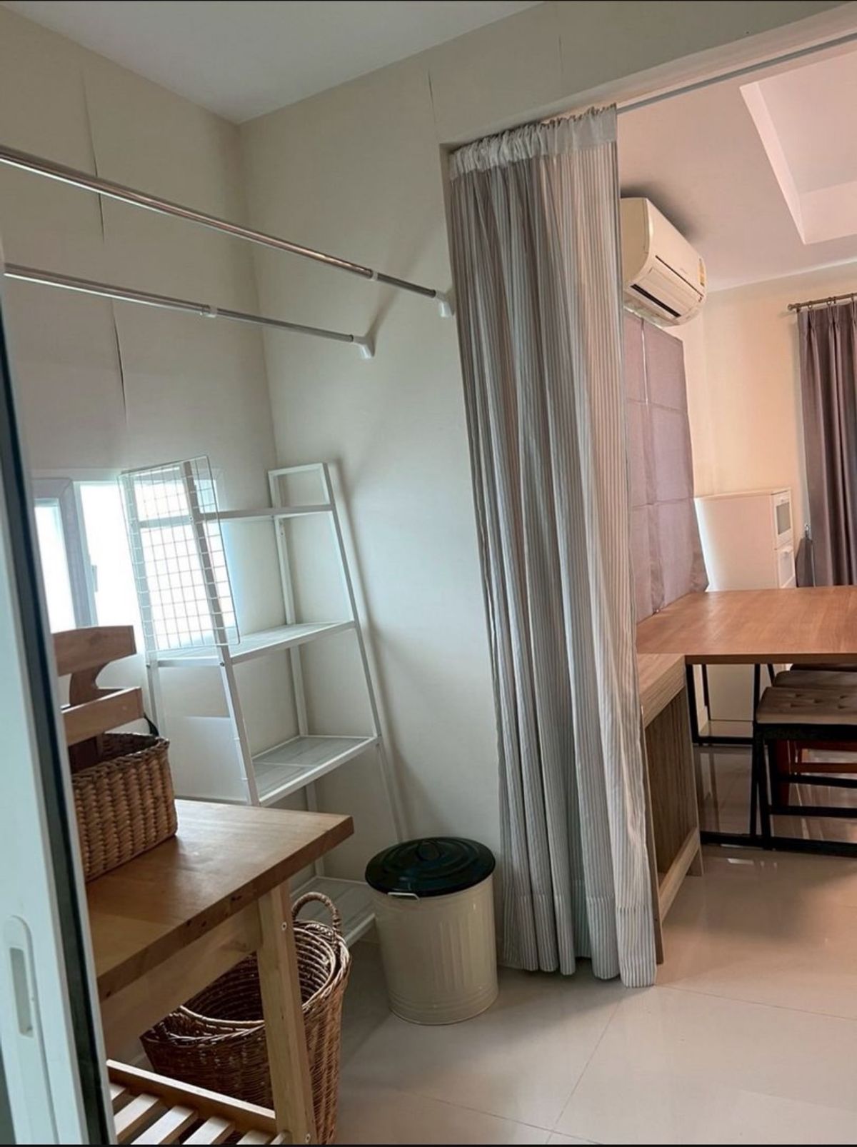 ให้เช่าบ้านลาดกระบัง สุวรรณภูมิ : ปล่อยเช่า บ้านใหม่ เฟอร์ครบ หิ้วกระเป๋าเข้าอยู่ได้ทันที  🌳🐕🐹 เลี้ยงสุนัข–แมวได้  มัณฑนา อ่อนนุช-วงแหวน 3