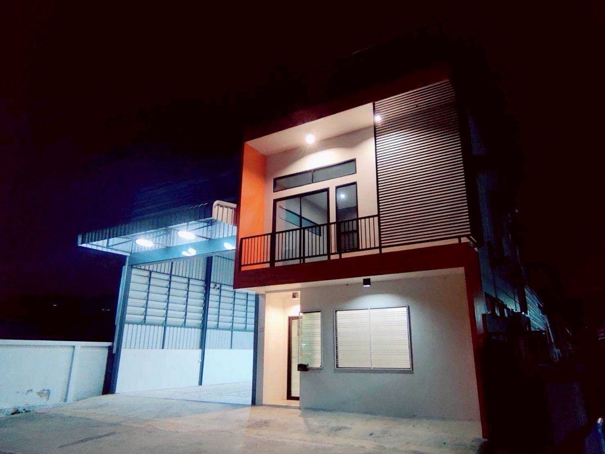 For RentWarehousePathum Thani,Rangsit, Thammasat : Warehouse for rent, Lam Luk Ka, Khlong 4, total usable area 400 sq m., has a 2-story office, size 175 sq m., usable area in the warehouse 220 sq m., fenced around the edge. You can do a factory in the purple area.