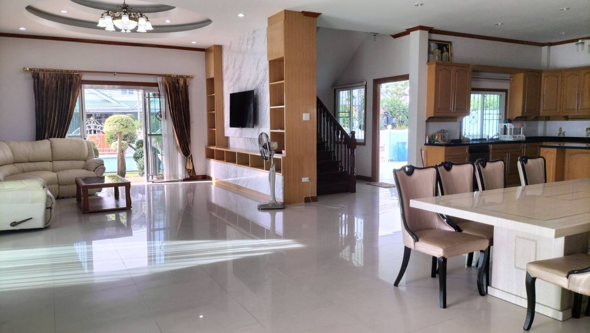 For RentHousePattaya, Bangsaen, Chonburi : House for rent, 5 bedrooms, 7 bathrooms, with pool, in Chalita Village 1, ready to move in (S03-2112)