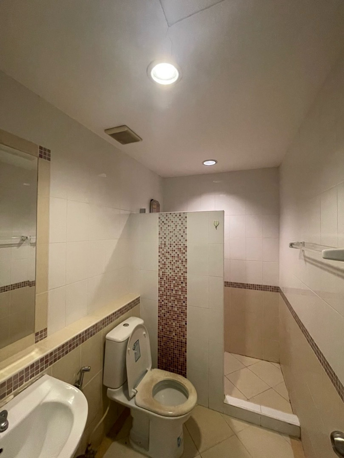 For RentTownhomeEakachai, Bang Bon : House for rent, Klang Muang, Sathorn, Taksin, near BTS Wutthakat, The Mall Tha Phra.