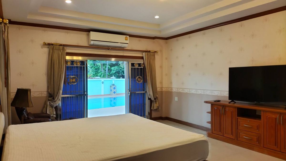 For RentHousePattaya, Bangsaen, Chonburi : House for rent, 5 bedrooms, 7 bathrooms, with pool, in Chalita Village 1, ready to move in (S03-2112)