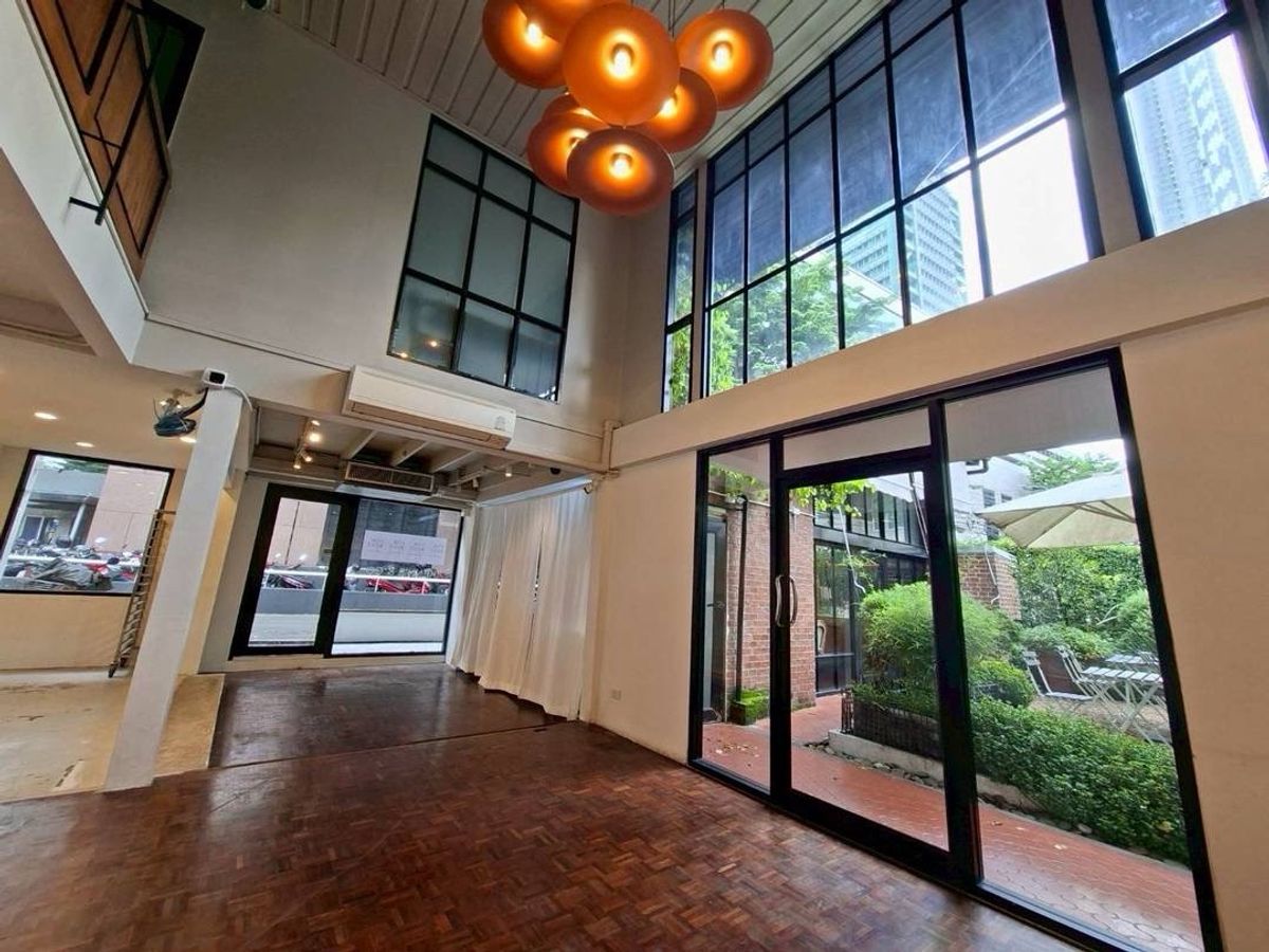 ให้เช่าร้านค้า/ตลาดนัดสาทร นราธิวาส : BTS ช่องนนทรี พื้นที่เช่า 2 ชั้น 170 ตร.ม. สาทร - สีลม - ช่องนนทรี มีที่จอดรถใกล้เคียง | BTS Chong Nonsi with Commercial Space 2-Storeys is sizing 170 sq.m., for Businesses at Sathorn - Silom - Chong Nonsi with Parking Services Around Area