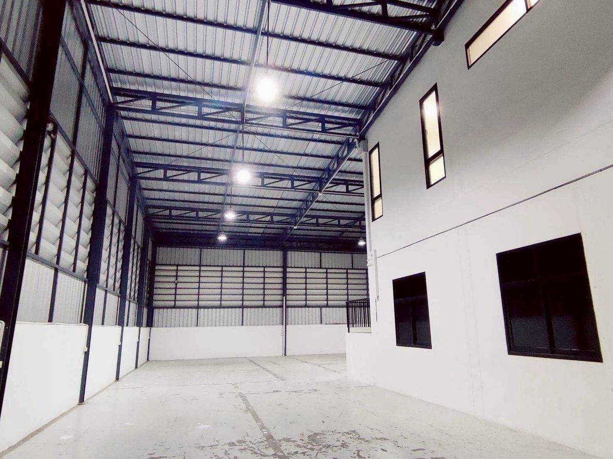 For RentWarehousePathum Thani,Rangsit, Thammasat : Warehouse for rent, Lam Luk Ka, Khlong 4, total usable area 400 sq m., has a 2-story office, size 175 sq m., usable area in the warehouse 220 sq m., fenced around the edge. You can do a factory in the purple area.