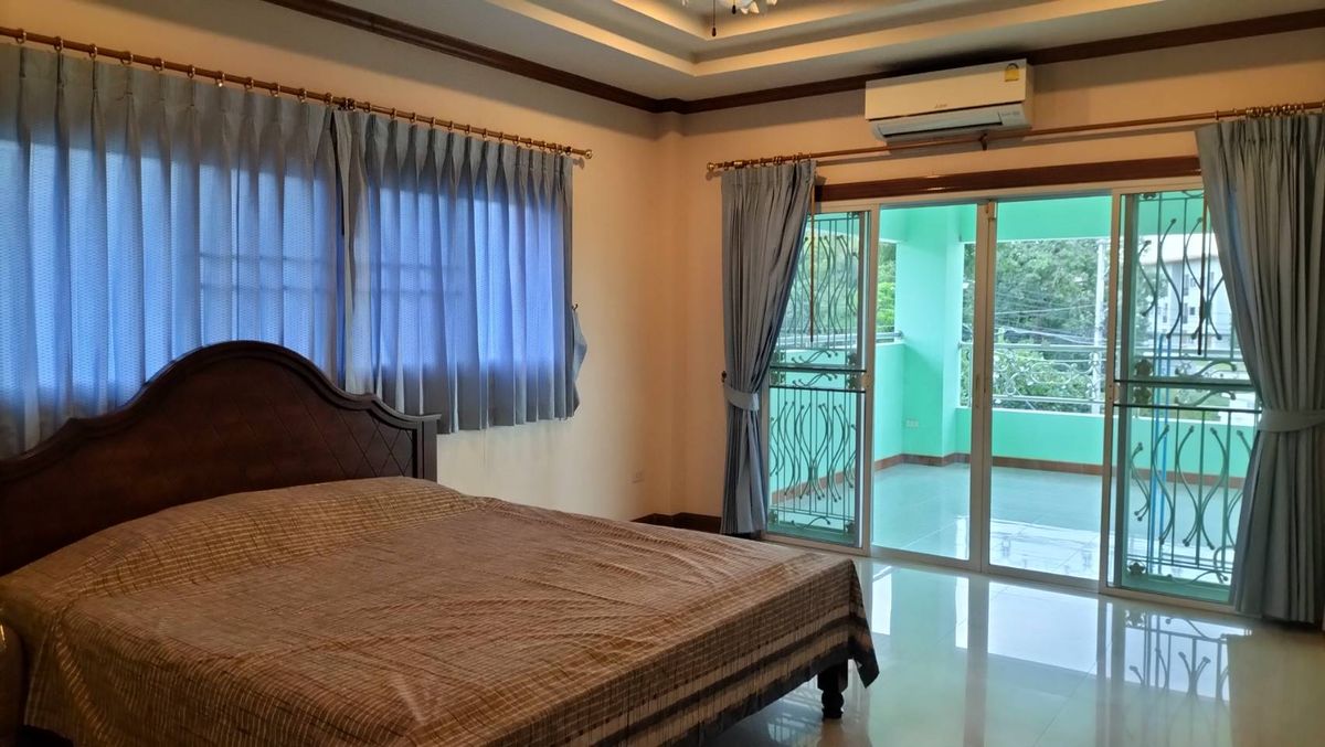 For RentHousePattaya, Bangsaen, Chonburi : House for rent, 5 bedrooms, 7 bathrooms, with pool, in Chalita Village 1, ready to move in (S03-2112)