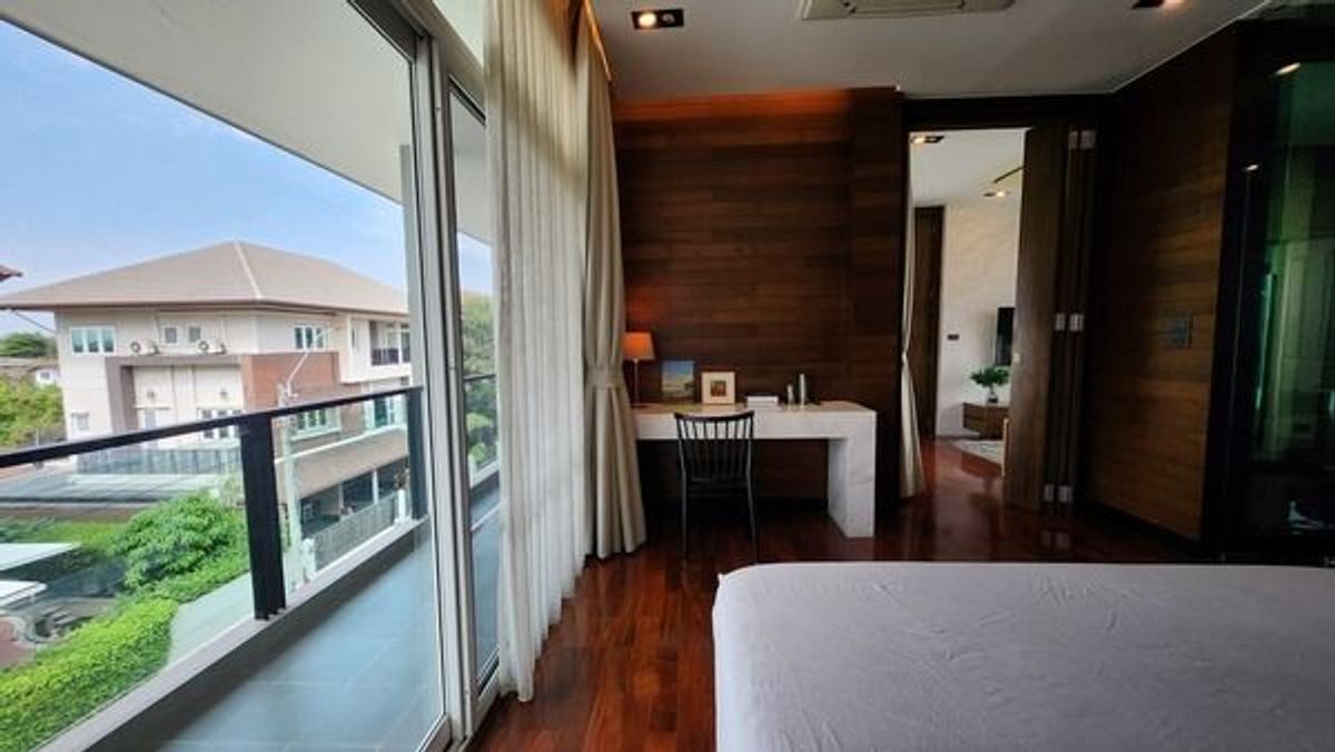 For SaleHouseNawamin, Ramindra : After the corner 94.9 sq. 6 beds, 7 water houses, 3-storey house, Casa Legend Kaset-Nawamin