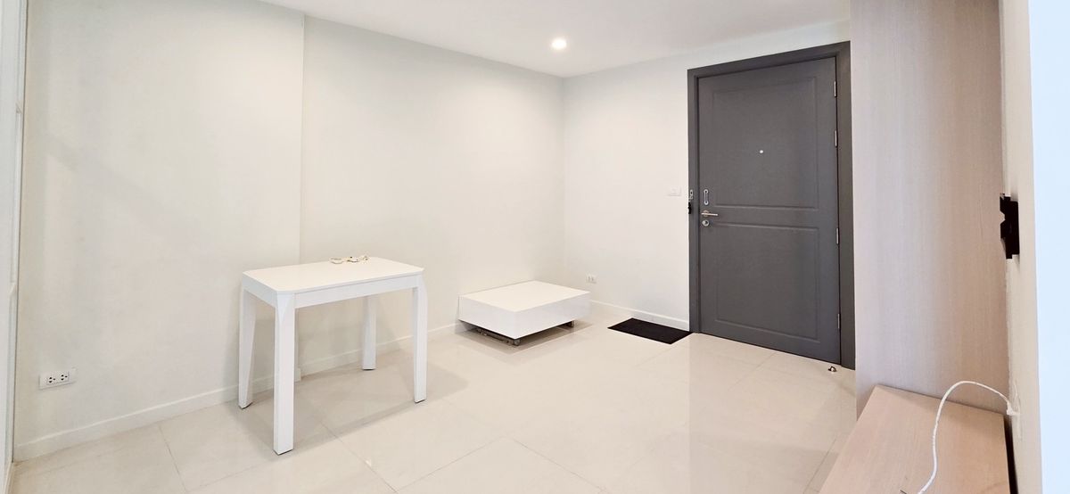 For SaleCondoPattanakan, Srinakarin : For Sale: ELEMENTS SRINAGARINDRA – Low Rise Condo near MRT Yellow Line