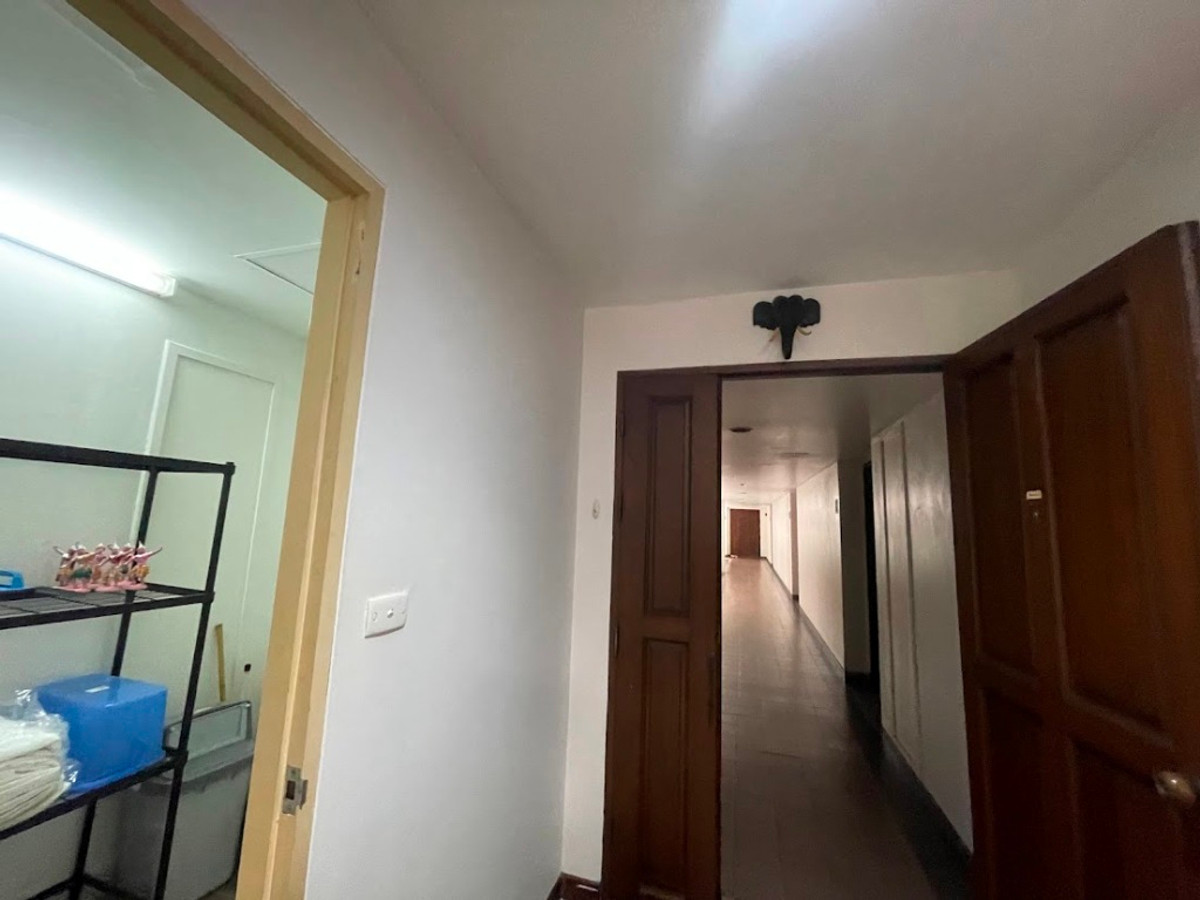 For RentCondoSathorn, Narathiwat : Baฟn Pruksa Siri Suanplu Condo, 2nd floor, 138 sqm, 3 bedrooms, 3 bathrooms ready to move in