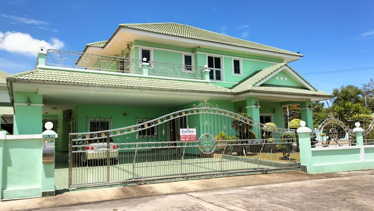 For RentHousePattaya, Bangsaen, Chonburi : House for rent, 5 bedrooms, 7 bathrooms, with pool, in Chalita Village 1, ready to move in (S03-2112)