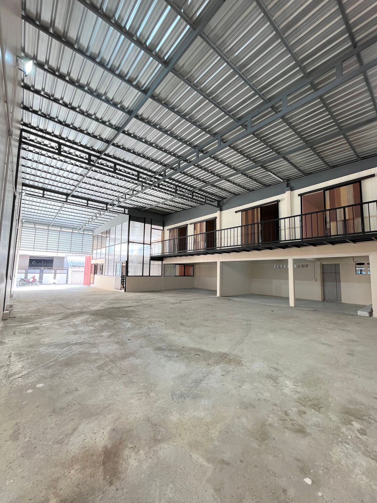 ให้เช่าโกดังรัชดา ห้วยขวาง : ให้เช่าโกดัง โซนรัชดาภิเษก ใกล้เซ็นทรัล พระราม 9 เพียง 4 นาที