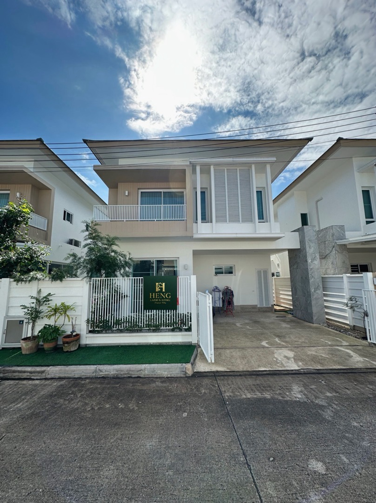 ขายบ้านเชียงใหม่ : ขายบ้านเดี่ยว 2 ชั้น 3 ห้องนอน 3 ห้องน้ำ
โครงการ Pillow142 – ใจกลางเมืองเชียงใหม่