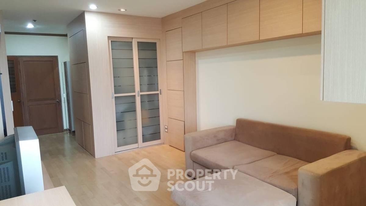 For SaleCondoWongwianyai, Charoennakor : 1-BR Condo at Ban Chao Phraya Condo near MRT Hua Lamphong