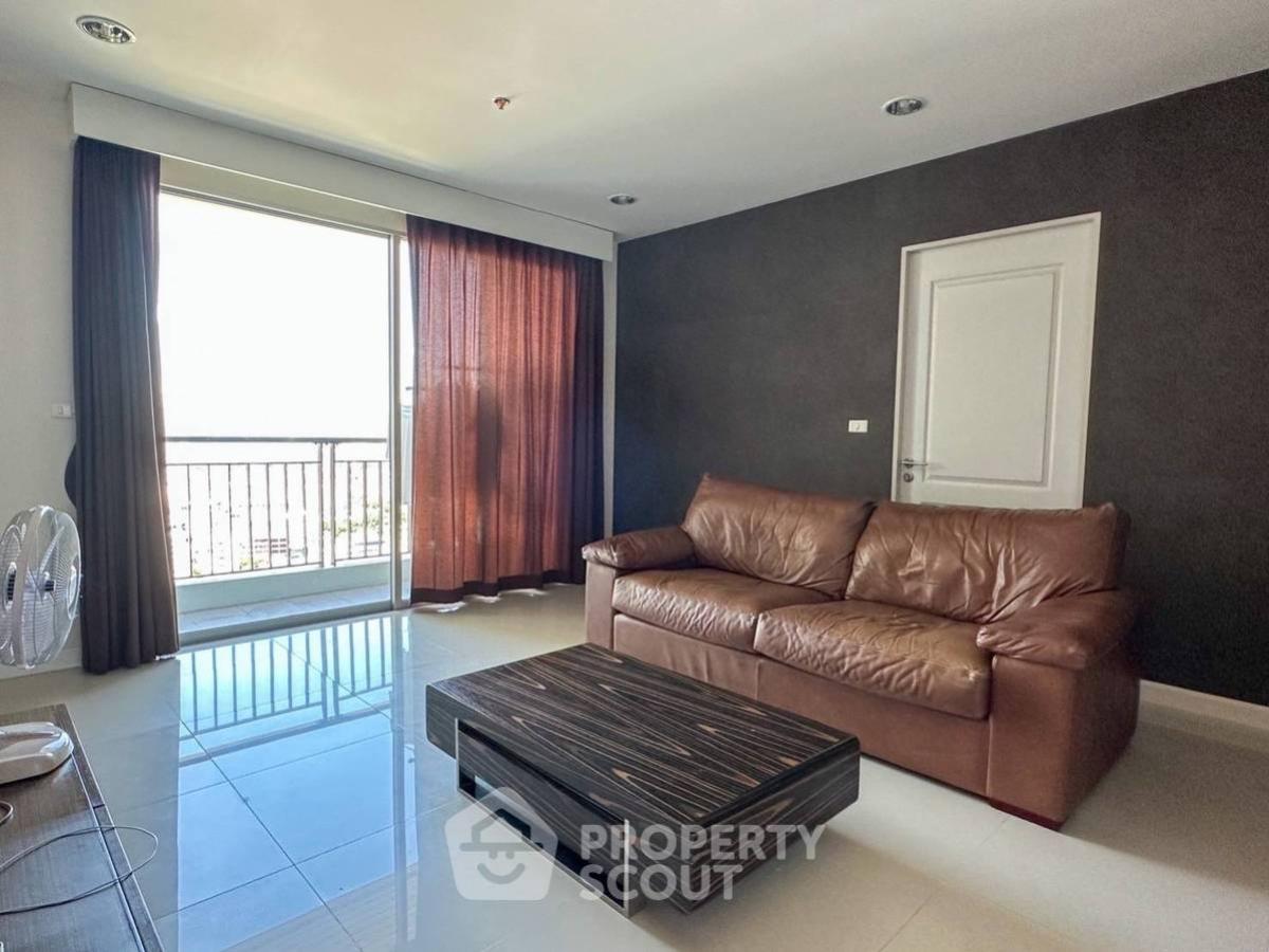 For SaleCondoWongwianyai, Charoennakor : 2-BR Condo at Q House Sathorn near BTS Krung Thon Buri