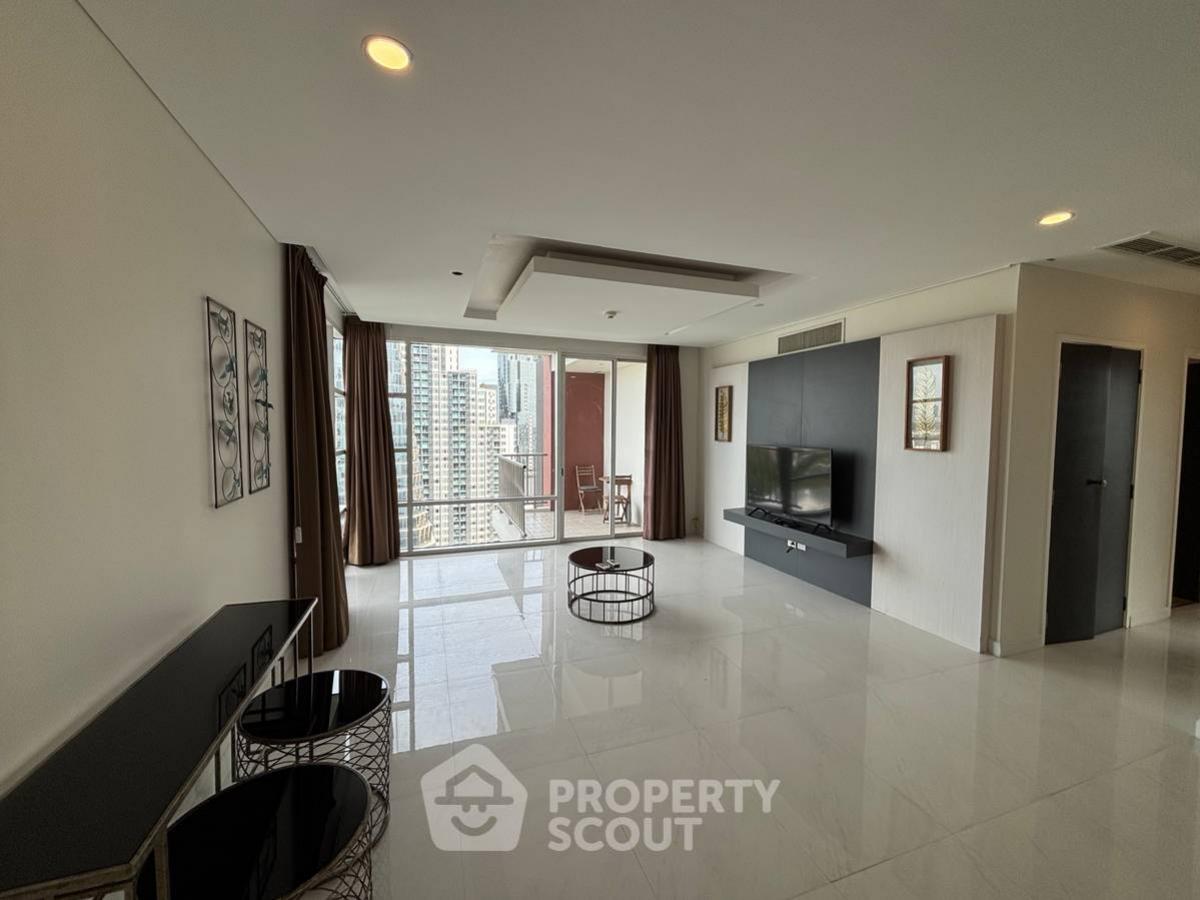 For SaleCondoSukhumvit, Asoke, Thonglor : 3-BR Condo at Fullerton Sukhumvit near BTS Ekkamai