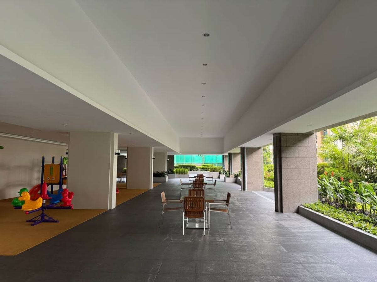 For RentCondoSathorn, Narathiwat : [ Rare Executive Unit ] Sathorn Park Place – 97 sq.m. Executive 1BR with Fixed Parking ✨ Special Offer!