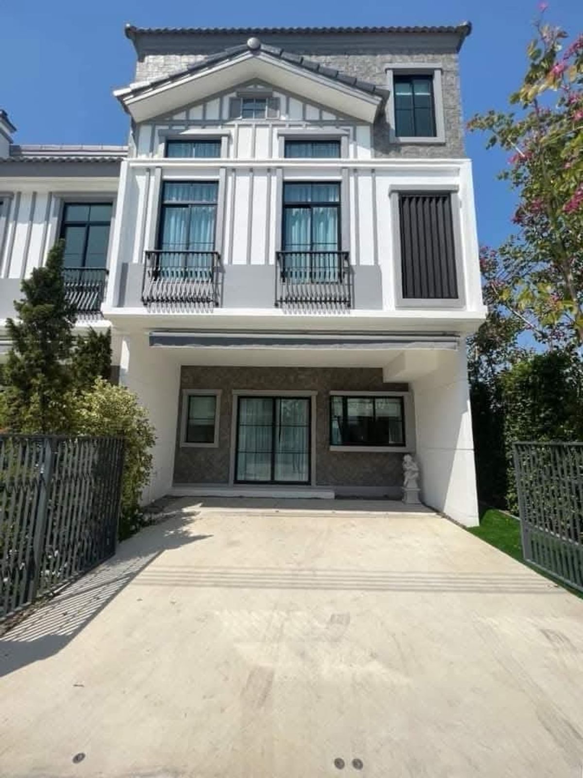 ให้เช่าทาวน์โฮมบางนา แบริ่ง ลาซาล : ✨Townhouse for rent at Indy 5 Bangna KM.7 ✨