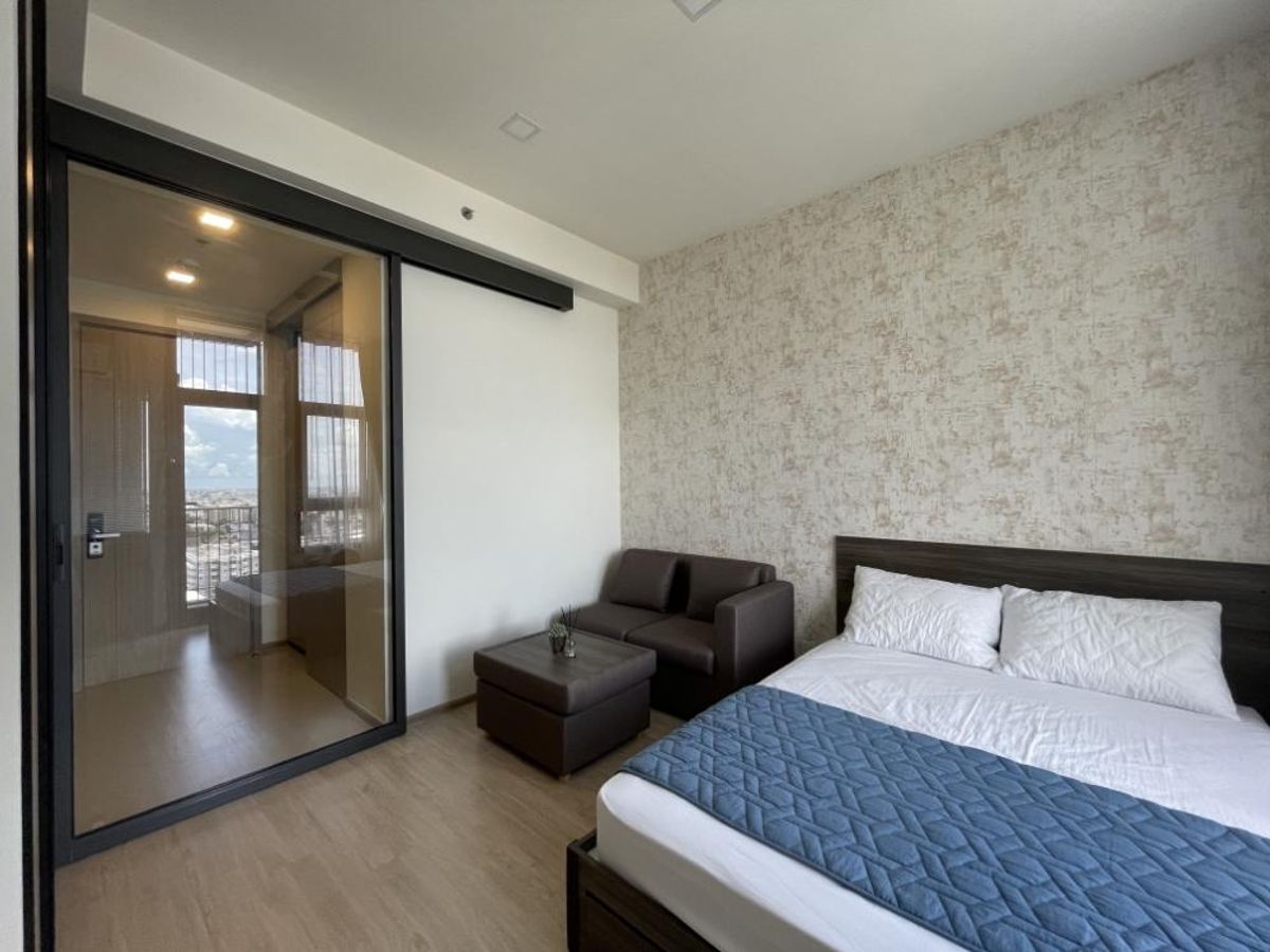 For SaleCondoKasetsart, Ratchayothin : Condo for sale in Centric Ratchayothin (Sentric Ratchayothin), Studio room 25 sq.m., 14th floor, the east view is not hot, 3 meters high, airy, full of compound, ready to approach Phiraphong Five 📞 087-808-3690