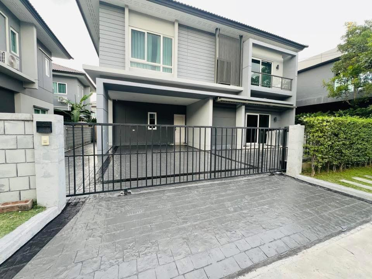 For RentHouseBangna, Bearing, Lasalle : 2-story detached house for rent Centro Bangna-Wongwaen Project, 5 air conditioners, fully furnished. There are 4 bedrooms, 3 bathrooms. Monthly rental price 45,000 baht