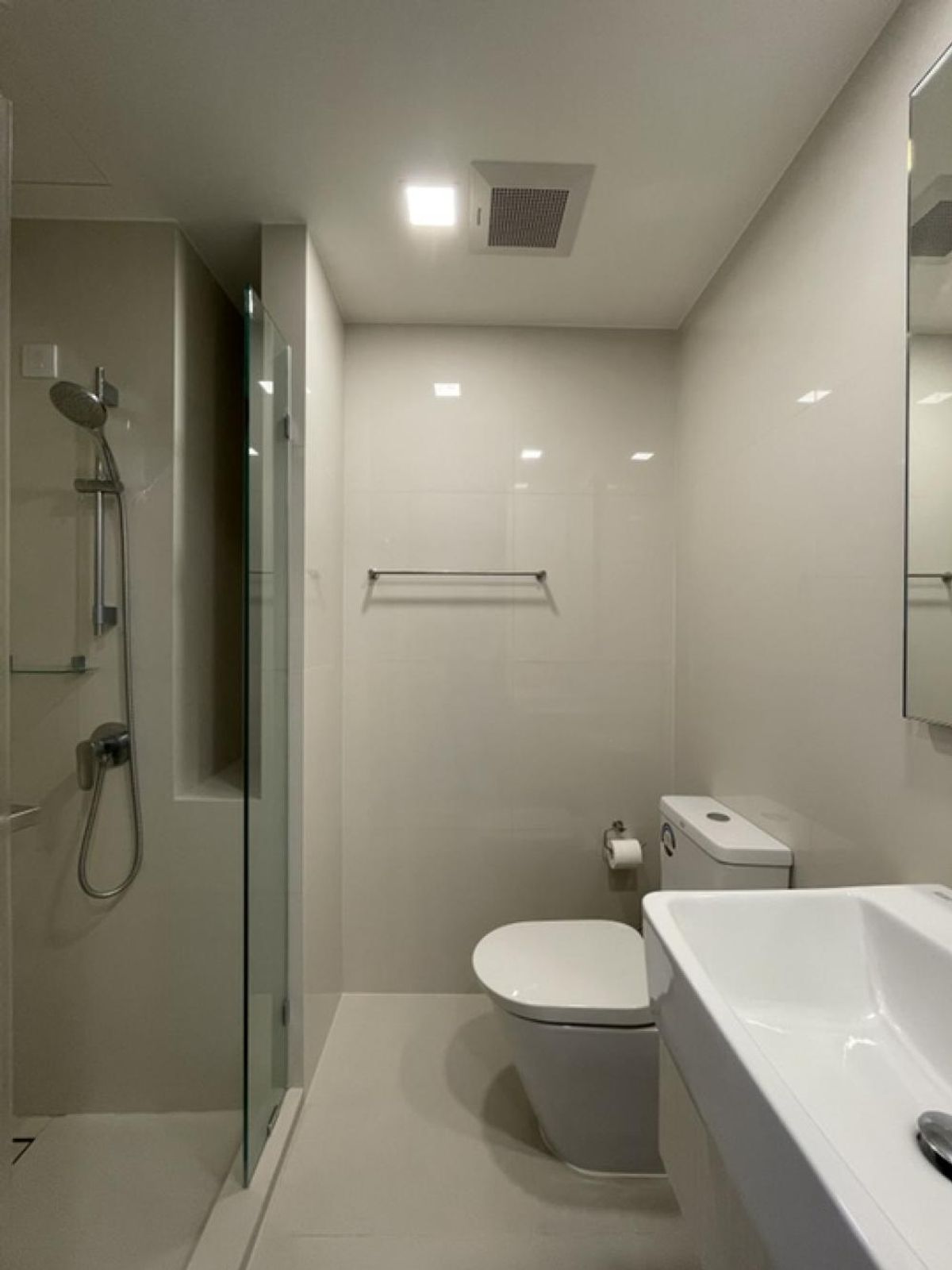 For SaleCondoKasetsart, Ratchayothin : Condo for sale in Centric Ratchayothin (Sentric Ratchayothin), Studio room 25 sq.m., 14th floor, the east view is not hot, 3 meters high, airy, full of compound, ready to approach Phiraphong Five 📞 087-808-3690