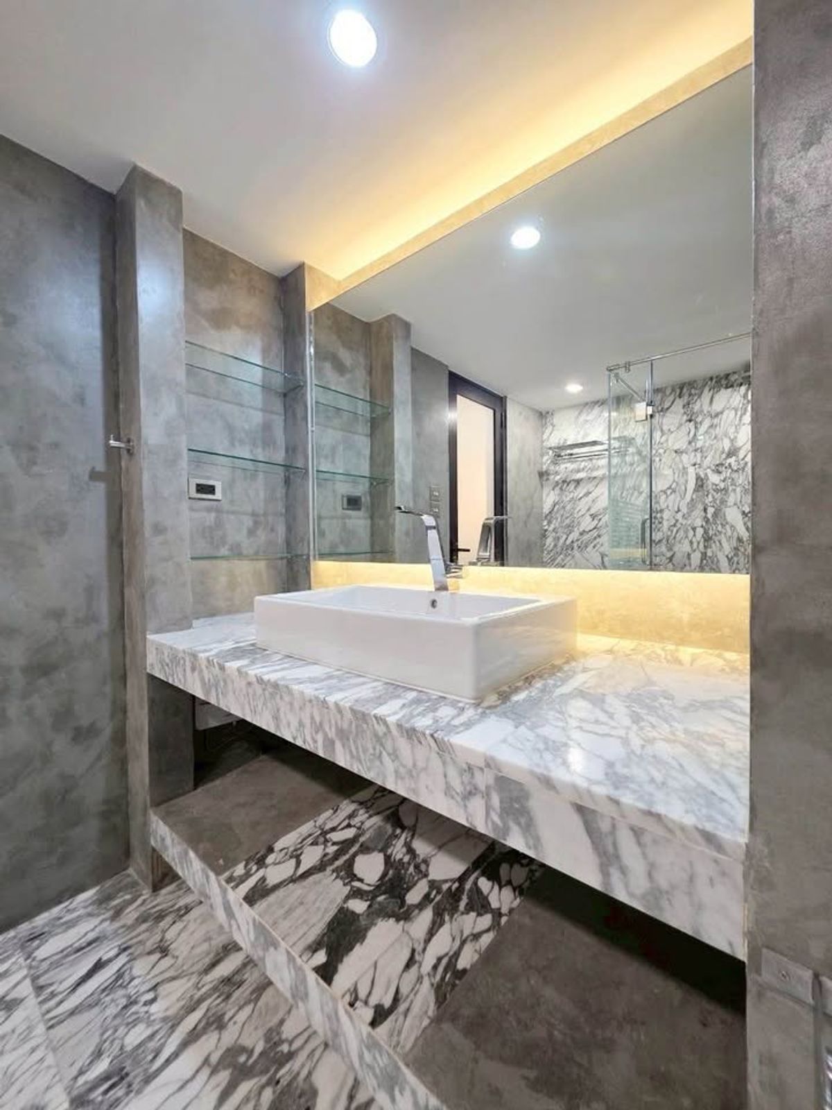 For RentCondoSathorn, Narathiwat : [ Rare Executive Unit ] Sathorn Park Place – 97 sq.m. Executive 1BR with Fixed Parking ✨ Special Offer!