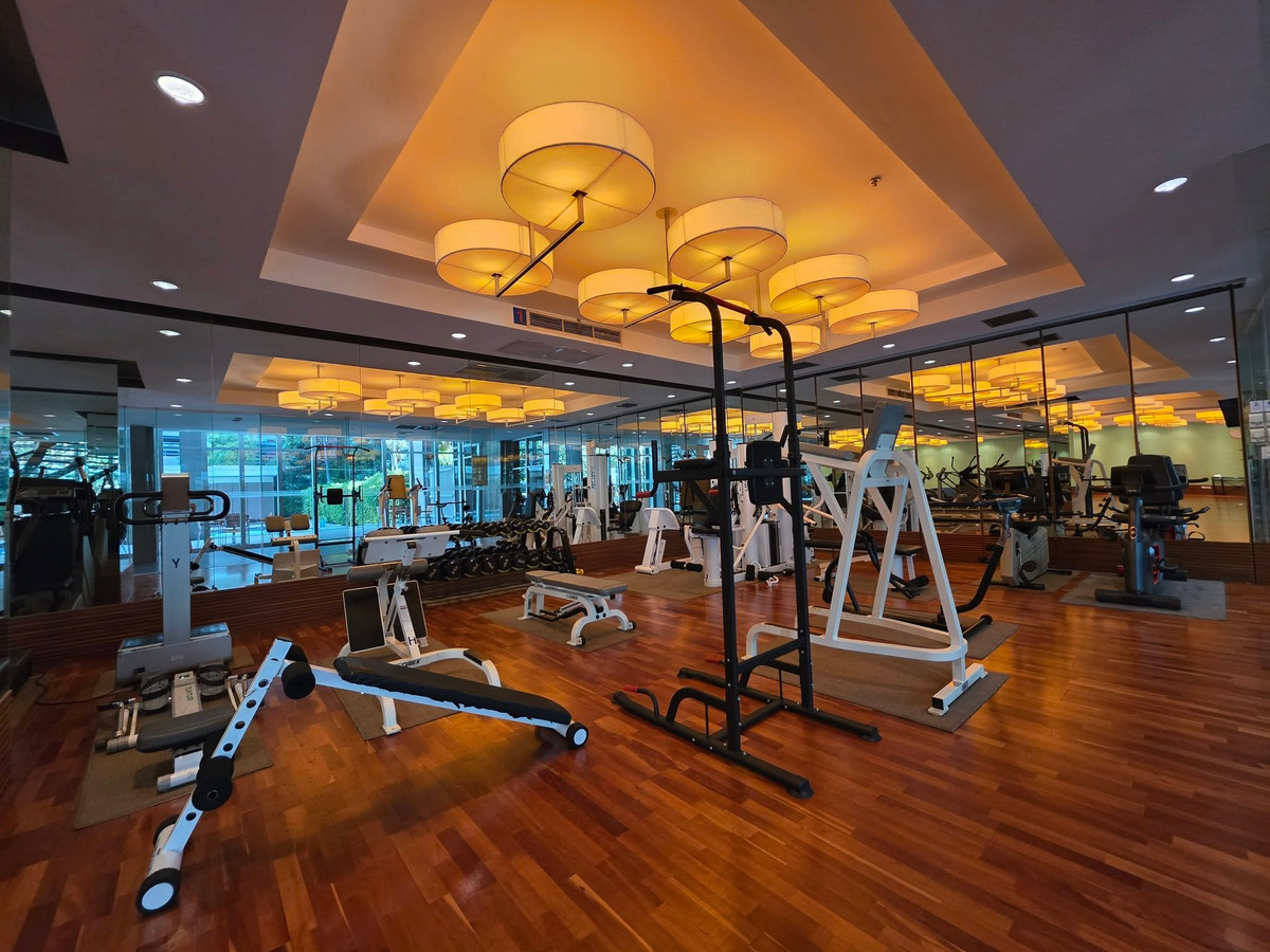 For RentCondoSathorn, Narathiwat : [ Rare Executive Unit ] Sathorn Park Place – 97 sq.m. Executive 1BR with Fixed Parking ✨ Special Offer!