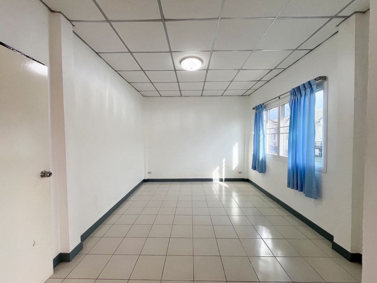 For SaleTownhomeSamut Prakan,Samrong : 🌈🌈 Townhome for sale in Soi Dragon, Lalie Ville, Srinakarin Thepharak, in and out in 2 ways, very convenient.