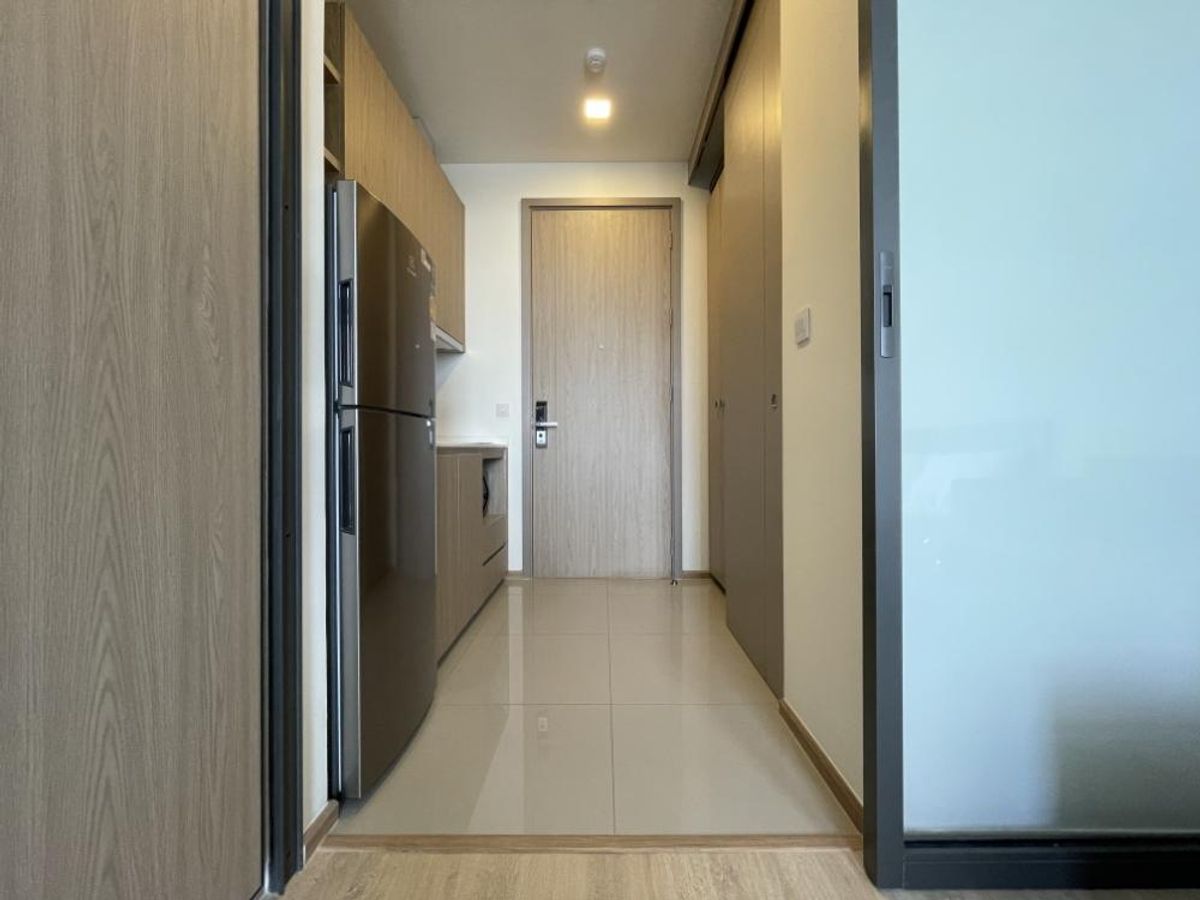 For SaleCondoKasetsart, Ratchayothin : Condo for sale in Centric Ratchayothin (Sentric Ratchayothin), Studio room 25 sq.m., 14th floor, the east view is not hot, 3 meters high, airy, full of compound, ready to approach Phiraphong Five 📞 087-808-3690