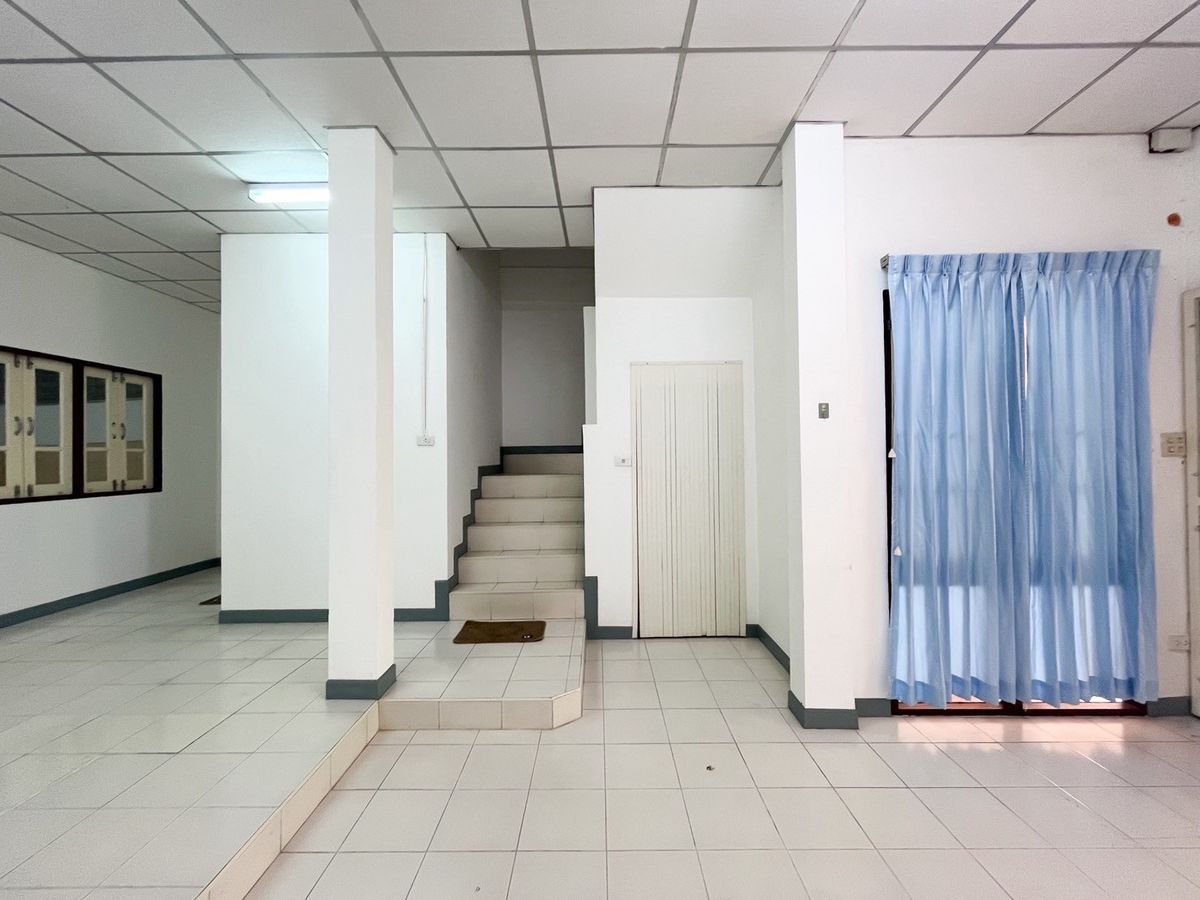 For SaleTownhomeSamut Prakan,Samrong : 🌈🌈 Townhome for sale in Soi Dragon, Lalie Ville, Srinakarin Thepharak, in and out in 2 ways, very convenient.