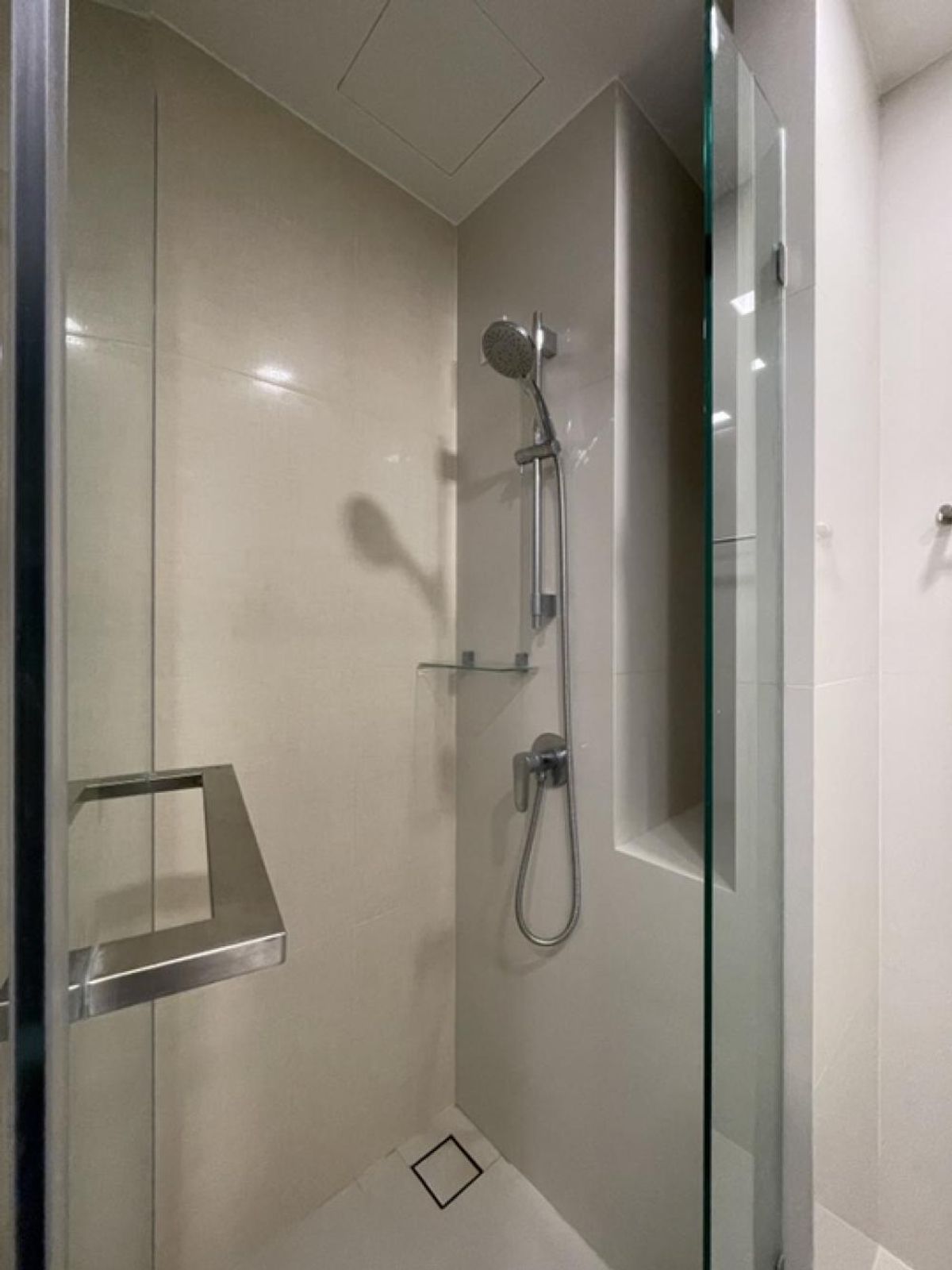 For SaleCondoKasetsart, Ratchayothin : Condo for sale in Centric Ratchayothin (Sentric Ratchayothin), Studio room 25 sq.m., 14th floor, the east view is not hot, 3 meters high, airy, full of compound, ready to approach Phiraphong Five 📞 087-808-3690