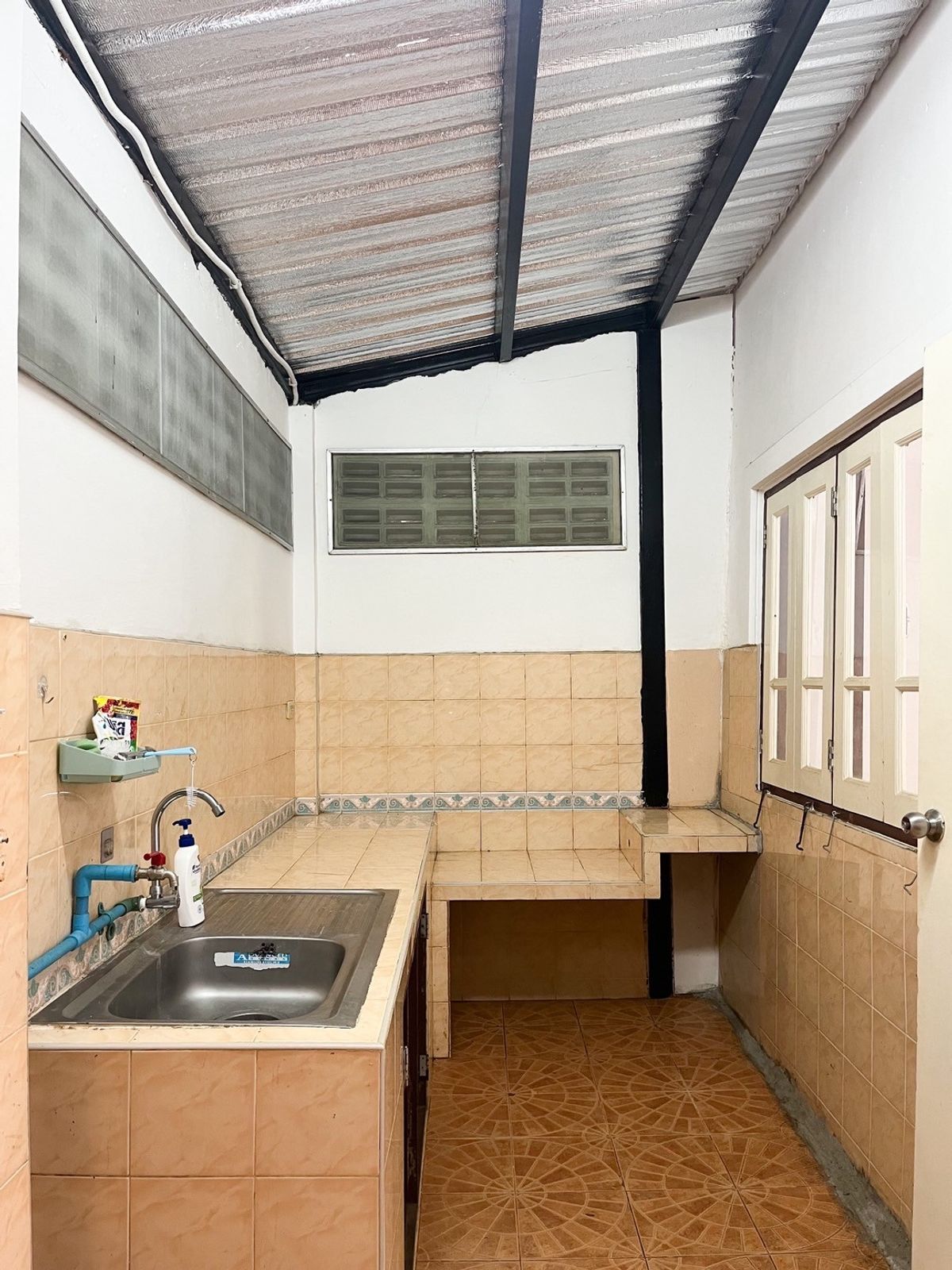 For SaleTownhomeSamut Prakan,Samrong : 🌈🌈 Townhome for sale in Soi Dragon, Lalie Ville, Srinakarin Thepharak, in and out in 2 ways, very convenient.