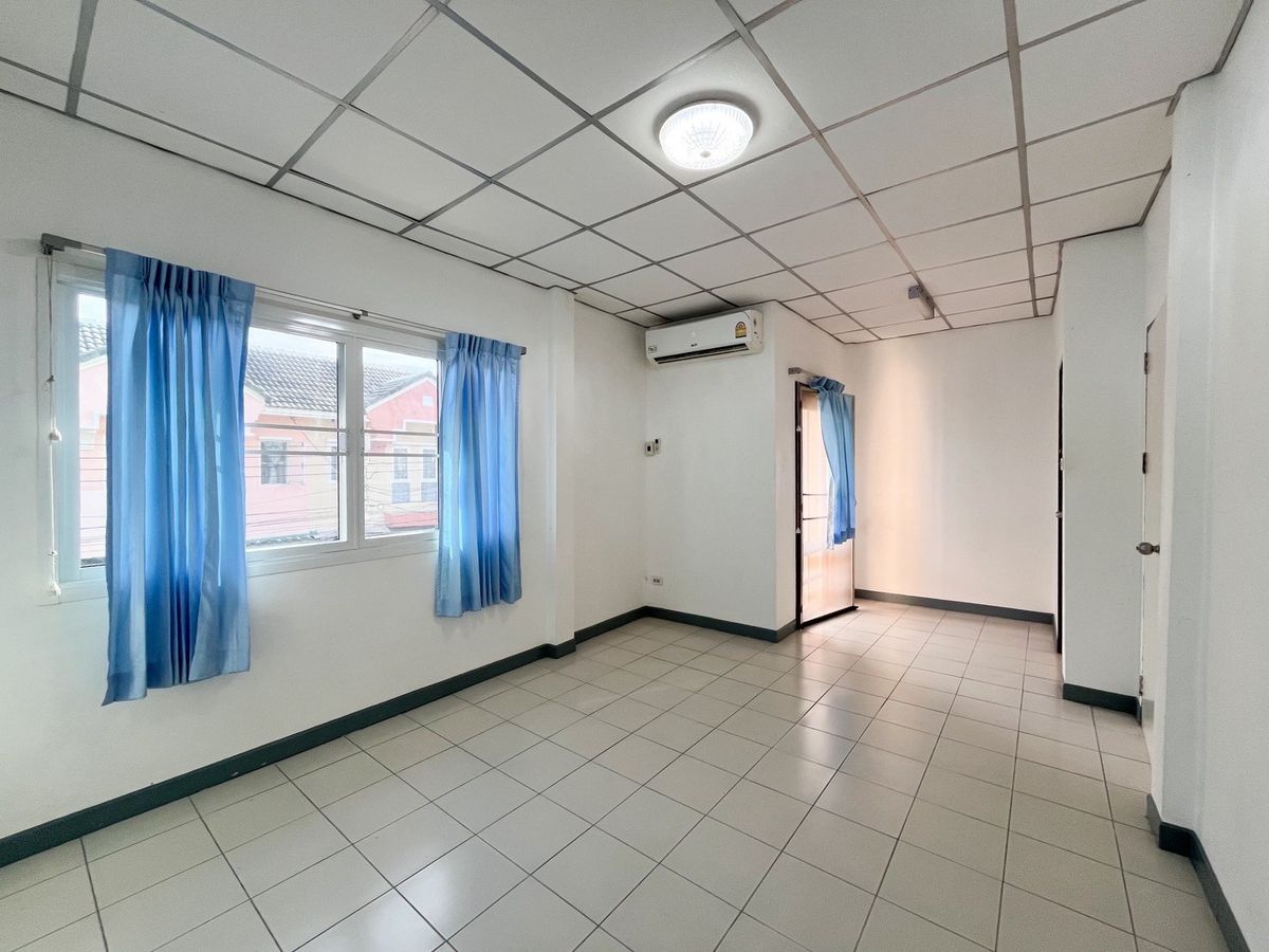 For SaleTownhomeSamut Prakan,Samrong : 🌈🌈 Townhome for sale in Soi Dragon, Lalie Ville, Srinakarin Thepharak, in and out in 2 ways, very convenient.