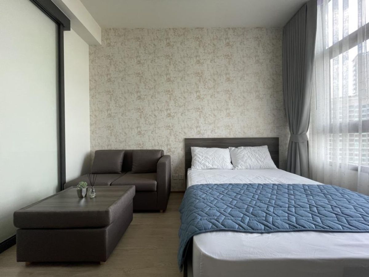 For SaleCondoKasetsart, Ratchayothin : Condo for sale in Centric Ratchayothin (Sentric Ratchayothin), Studio room 25 sq.m., 14th floor, the east view is not hot, 3 meters high, airy, full of compound, ready to approach Phiraphong Five 📞 087-808-3690