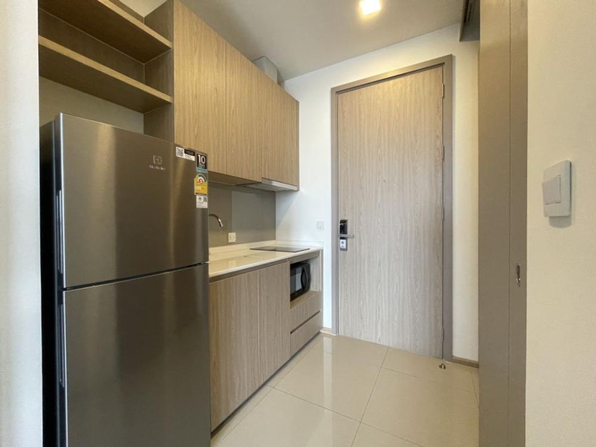 For SaleCondoKasetsart, Ratchayothin : Condo for sale in Centric Ratchayothin (Sentric Ratchayothin), Studio room 25 sq.m., 14th floor, the east view is not hot, 3 meters high, airy, full of compound, ready to approach Phiraphong Five 📞 087-808-3690