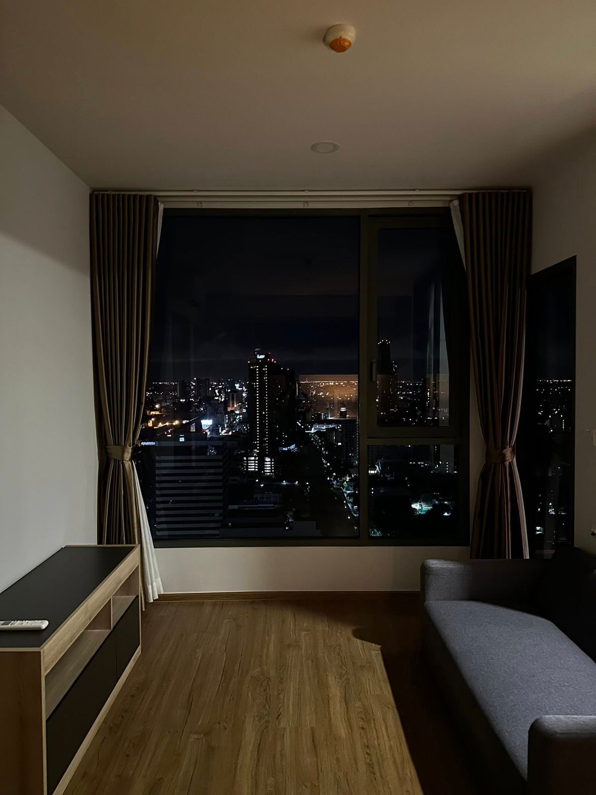 For RentCondoRama9, Petchburi, RCA : The Cloud Thonglor - Phetchaburi condo is convenient to travel near MAT BTS.