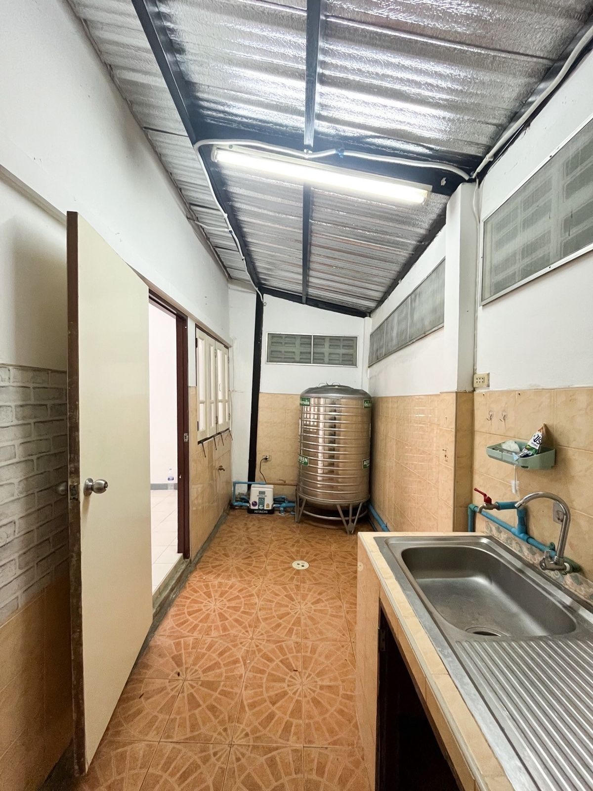 For SaleTownhomeSamut Prakan,Samrong : 🌈🌈 Townhome for sale in Soi Dragon, Lalie Ville, Srinakarin Thepharak, in and out in 2 ways, very convenient.