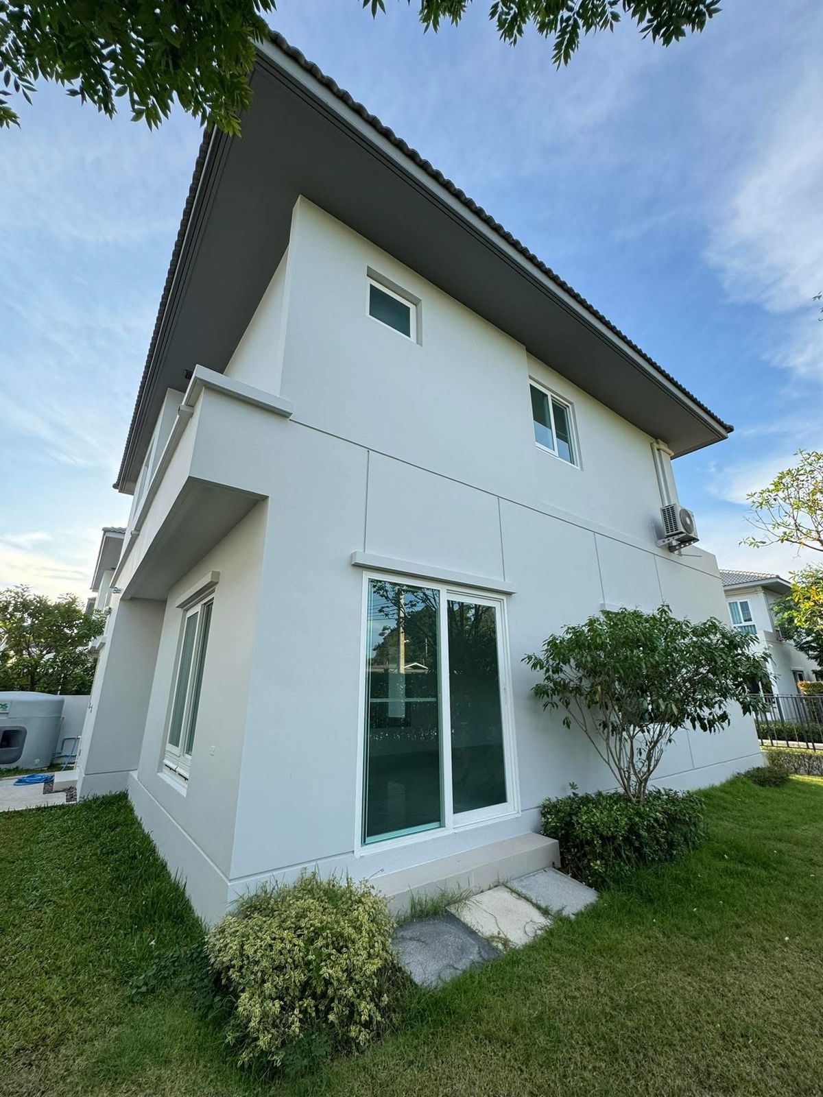 For SaleHouseLadkrabang, Suwannaphum Airport : Detached House Mantana 2 Motorway - New Krungthepkreetha / 3 Bedrooms (FOR SALE), Mantana 2 Motorway - New Krungthepkreetha / Detached House 3 Bedrooms (FOR SALE) ML023