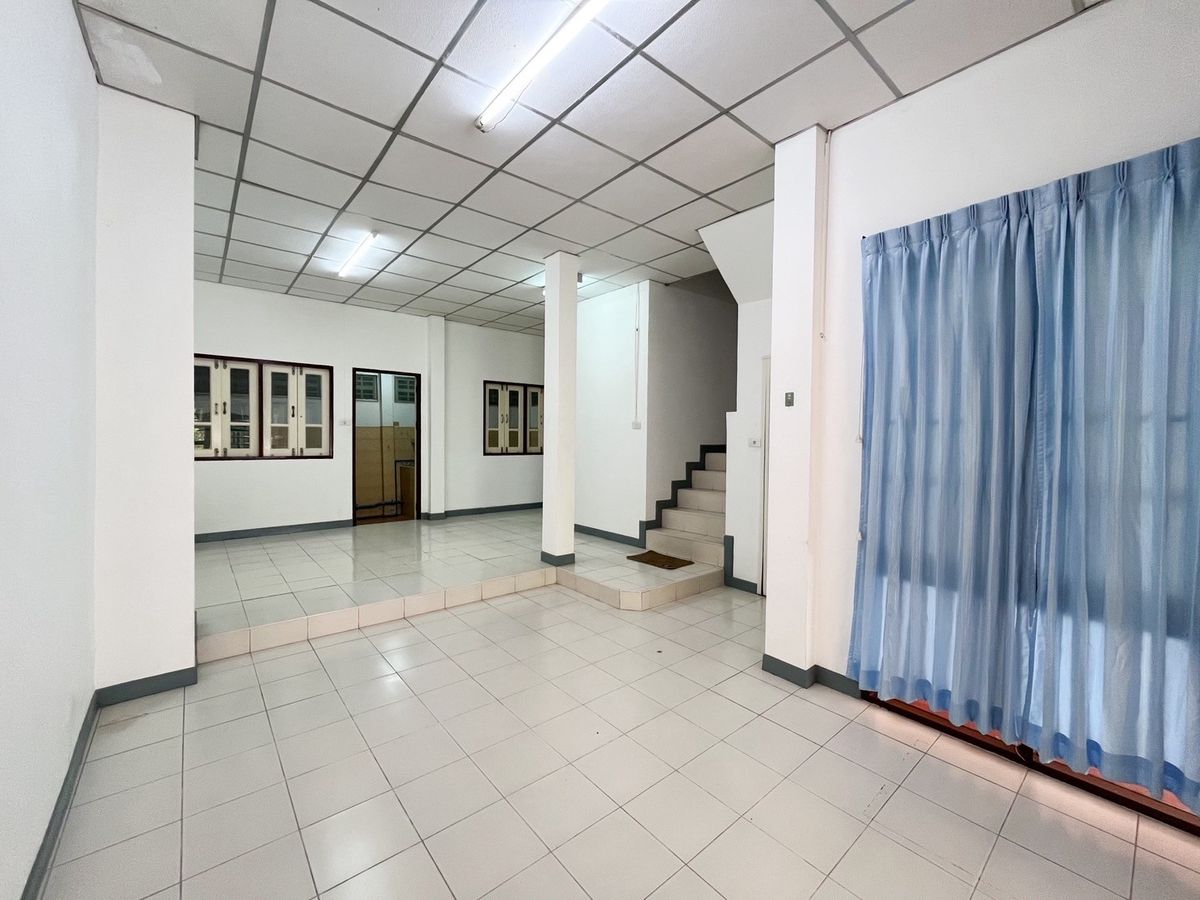 For SaleTownhomeSamut Prakan,Samrong : 🌈🌈 Townhome for sale in Soi Dragon, Lalie Ville, Srinakarin Thepharak, in and out in 2 ways, very convenient.